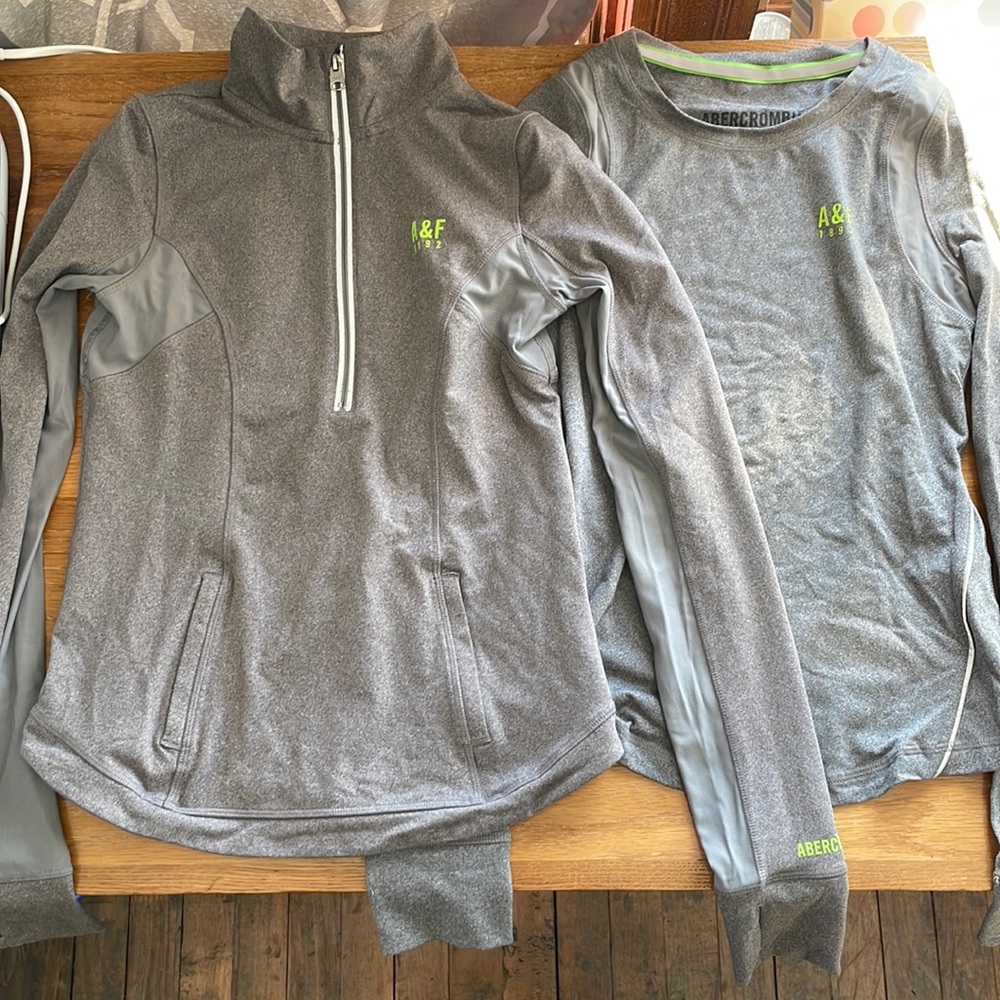 2/$90•Abercrombie & Fitch Activewear Tops x 2 • XS, S